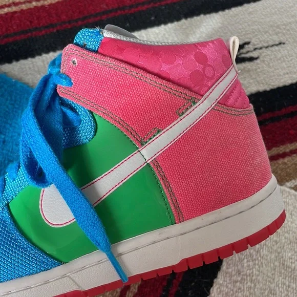 Nike Women’s Dunk Hi 6.0